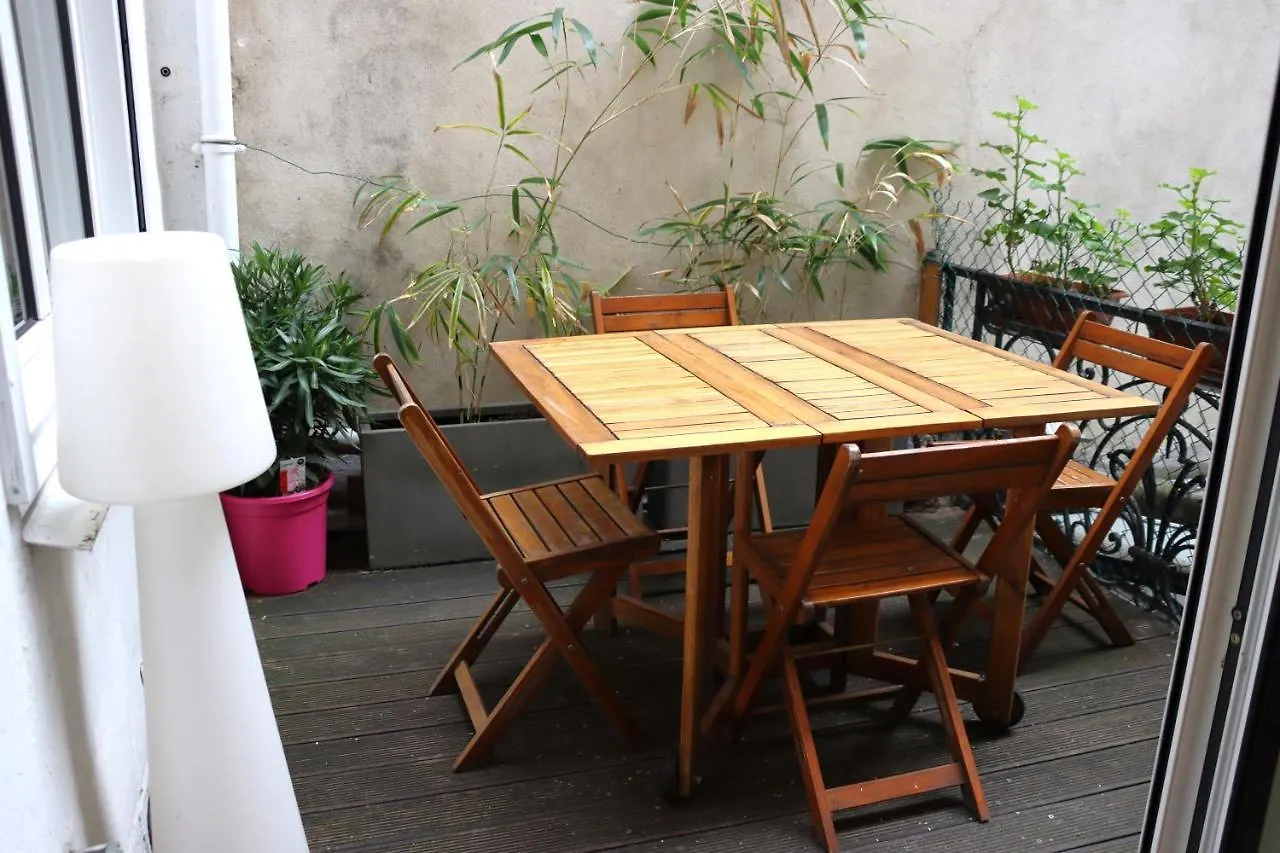Апартаменты Superbe T3 Terrasse Coeur De Paris Historique